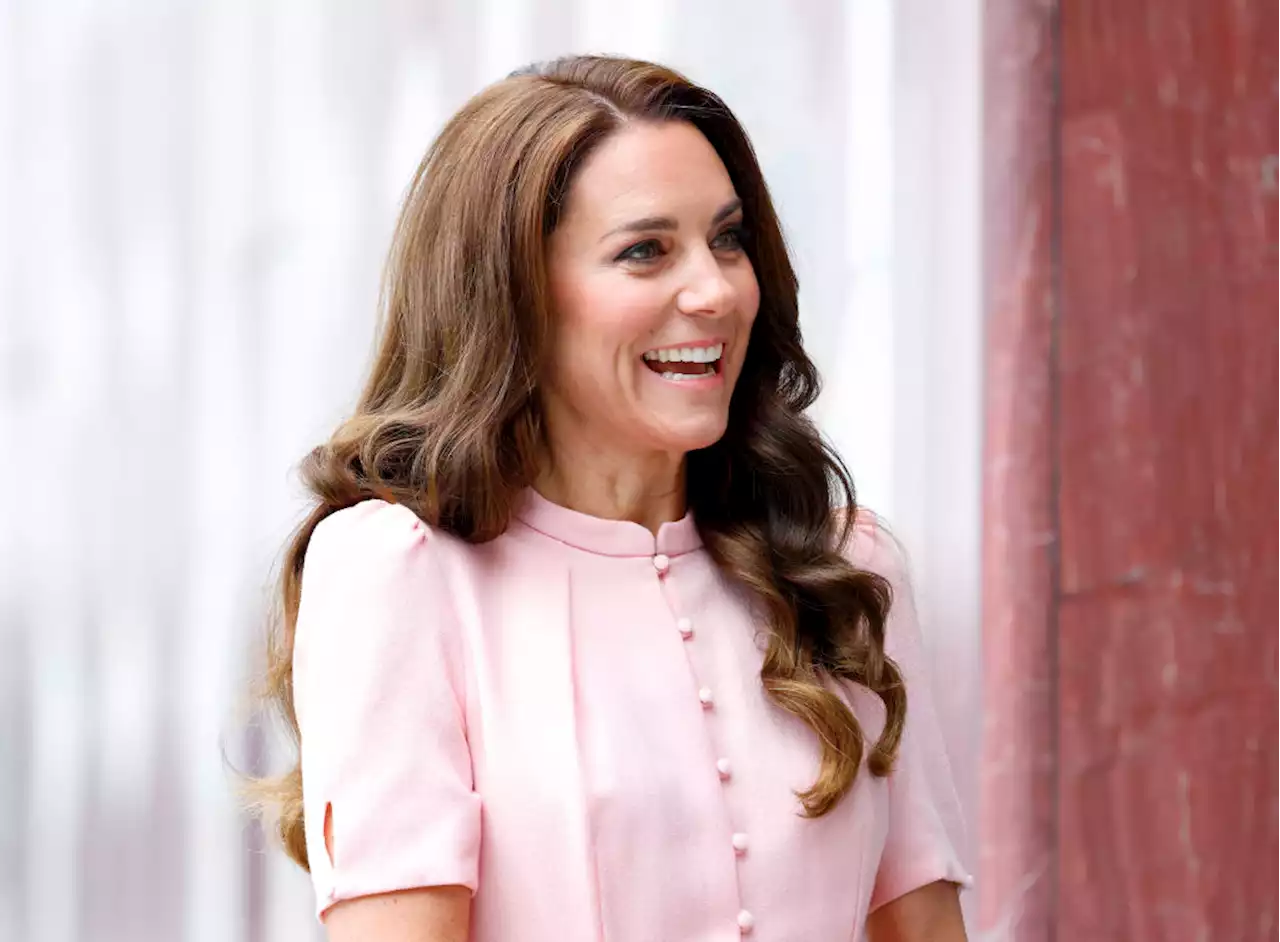 Il royal look del giorno. Kate Middleton in rosa Barbie - iO Donna