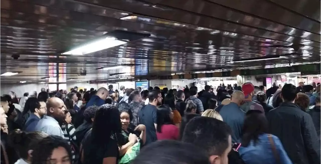 Problema de energia deixa estações do metrô da Zona Sul lotadas