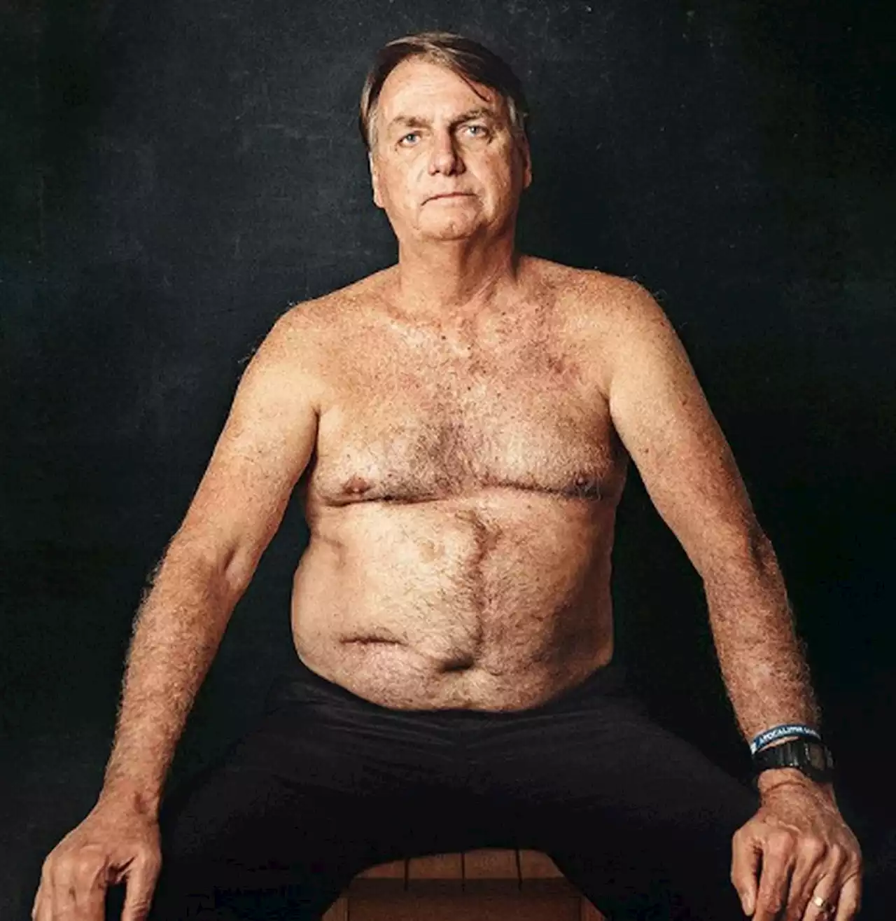 Fotógrafo que registrou Bolsonaro sem camisa cobra a partir de R$ 135 mil: conheça João Menna