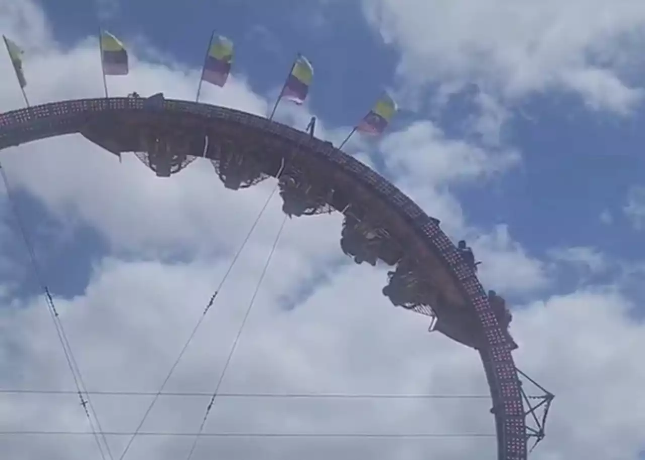 Pane em montanha-russa deixa pessoas de cabeça para baixo por 3 horas, nos EUA; vídeo