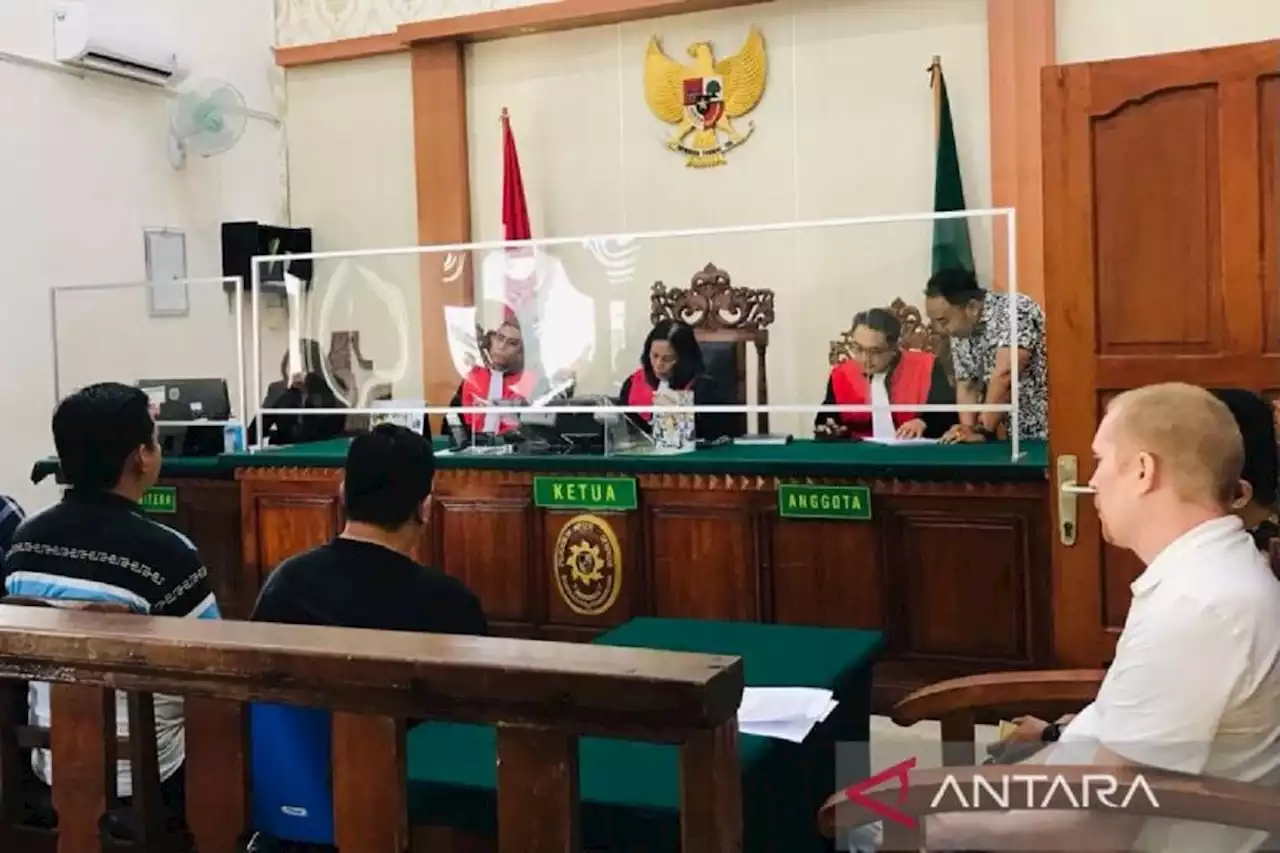 Bule Inggris Penganiaya Kanit Buser Polsek Kuta Ngamuk Divonis 2,5 Tahun, Duh