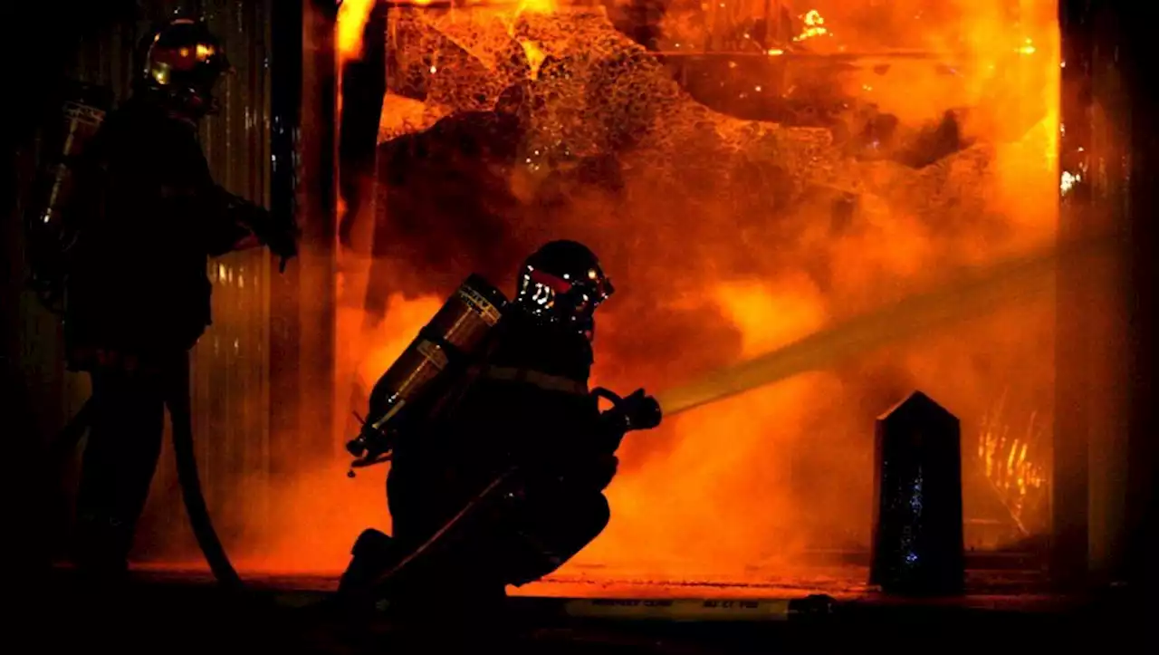 Deux personnes intoxiquées par les fumées après un violent incendie au sud de Toulouse