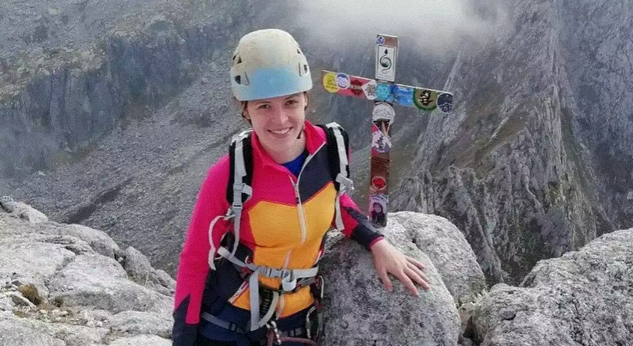 Ottavia Piana, la speleologa intrappolata da due giorni a 150 metri di profondità in una grotta: 60 soccorritori per salvarla