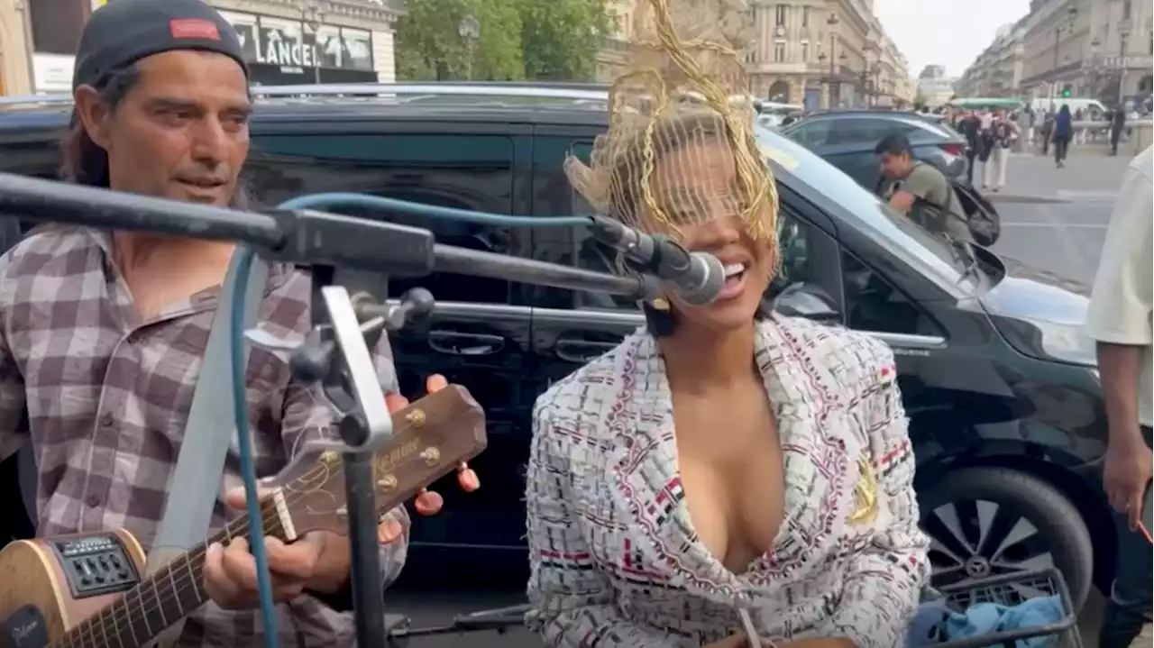 Ce musicien de rue ne s’attendait pas à ce que Cardi B chante avec lui après un défilé à la Fashion Week