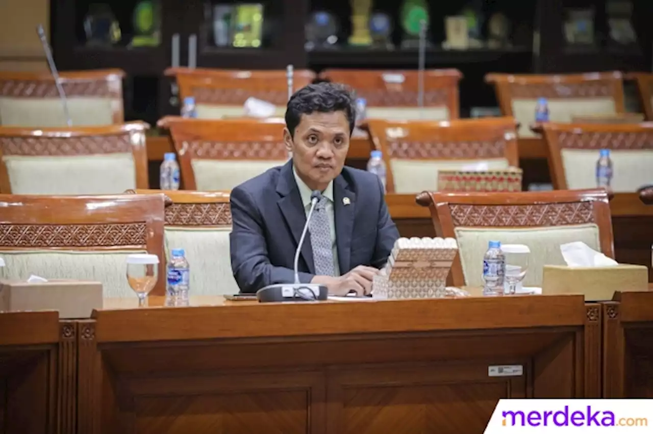 Foto : Habiburokhman Dilantik Jadi Pimpinan Komisi III DPR Gantikan Desmond Mahesa | merdeka.com