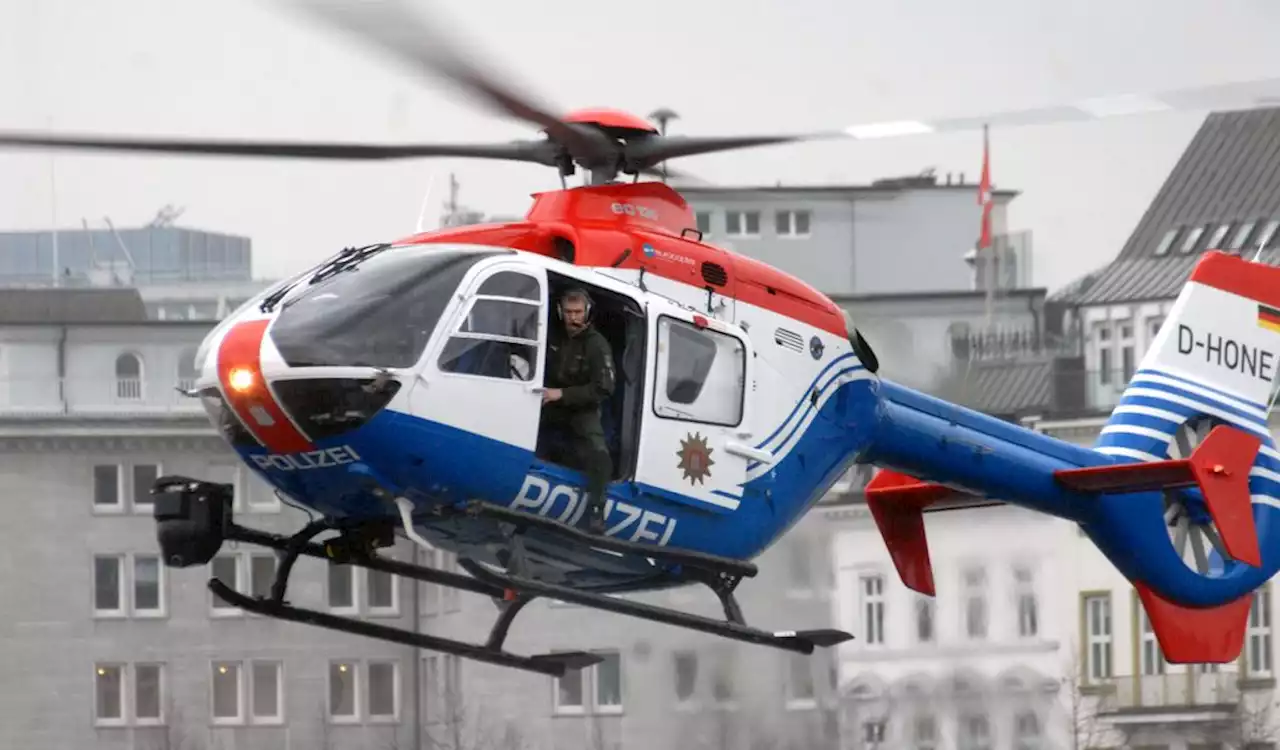 Unfall verursacht und zu Fuß geflüchtet – Polizeihubschrauber im Einsatz