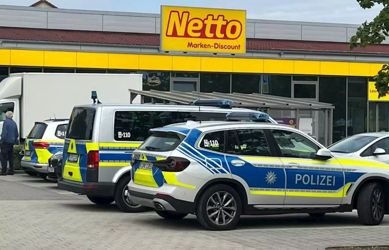 Einen Tag nach bewaffnetem Supermarkt-Überfall in Postbauer-Heng: Täter weiter flüchtig