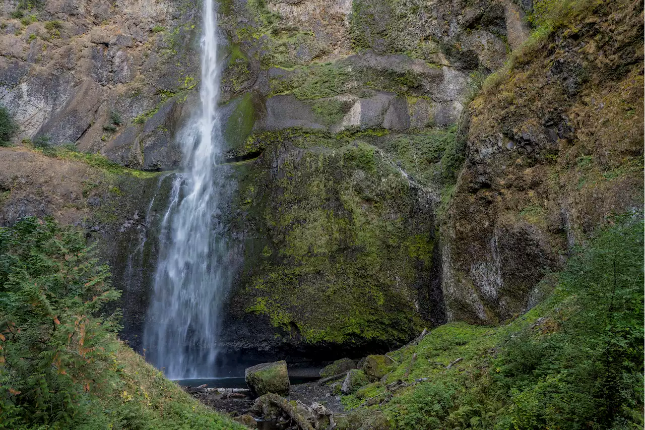 Man hiking with family killed in 200-foot fall at Oregon's Multnomah Falls