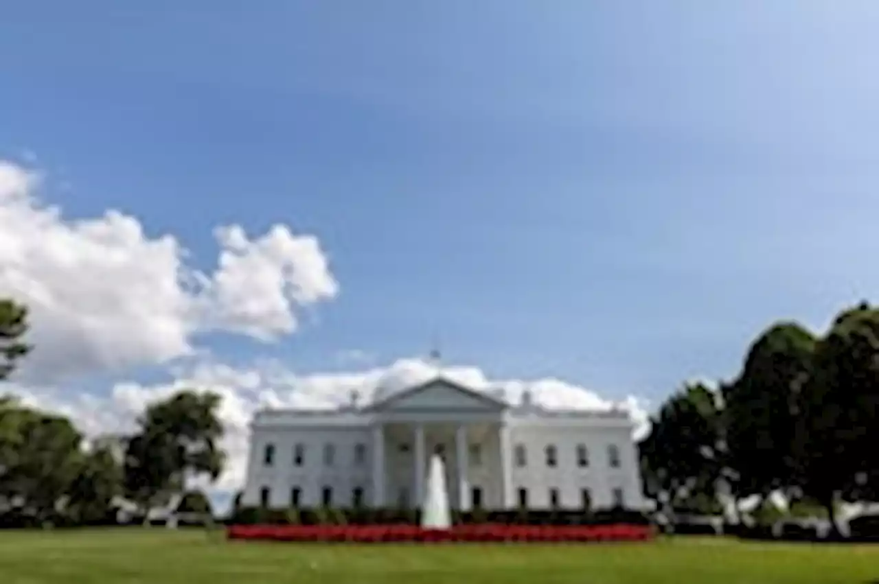 Secret Service investigating suspicious substance found inside White House