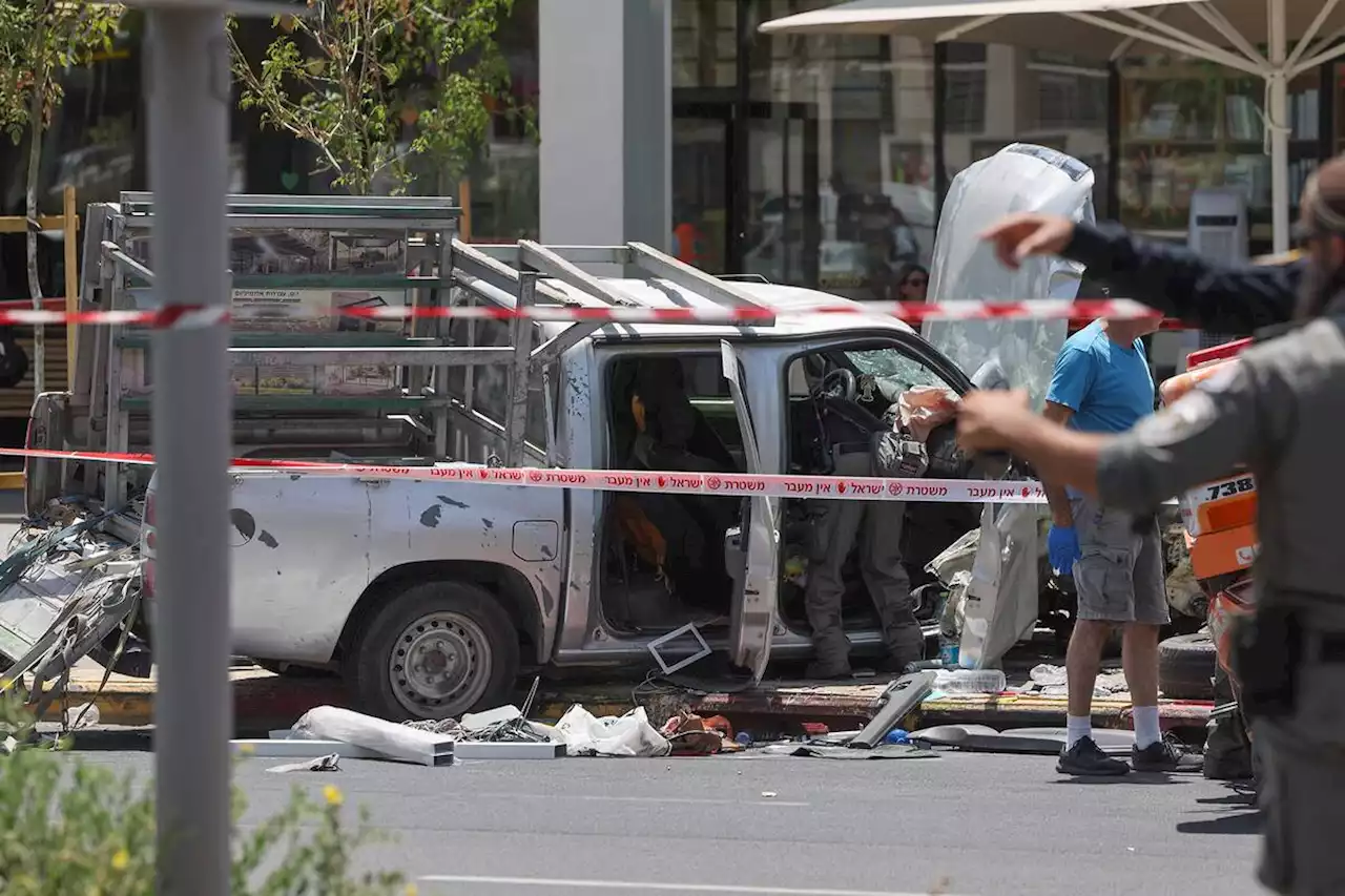 Flera skadade efter att bil kört in i folkmassa i Tel Aviv