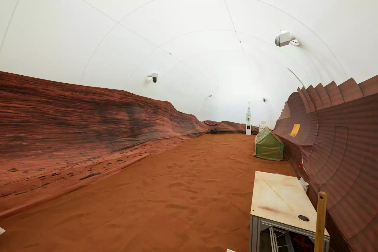 NASA Locks Four Volunteers Into a One-Year Mission in a Simulated Mars Habitat