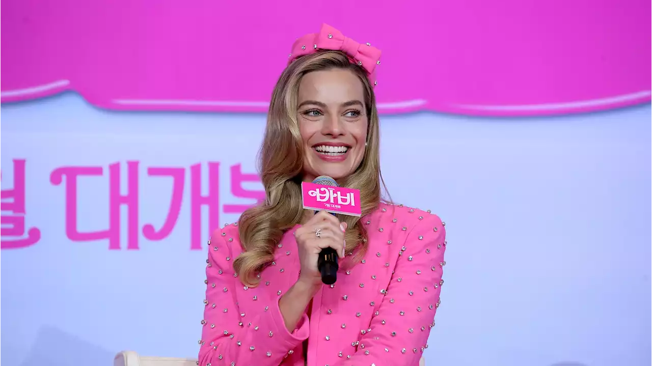 Pour la promotion de «Barbie», Margot Robbie adopte le look rose d'une poupée plus vraie que nature