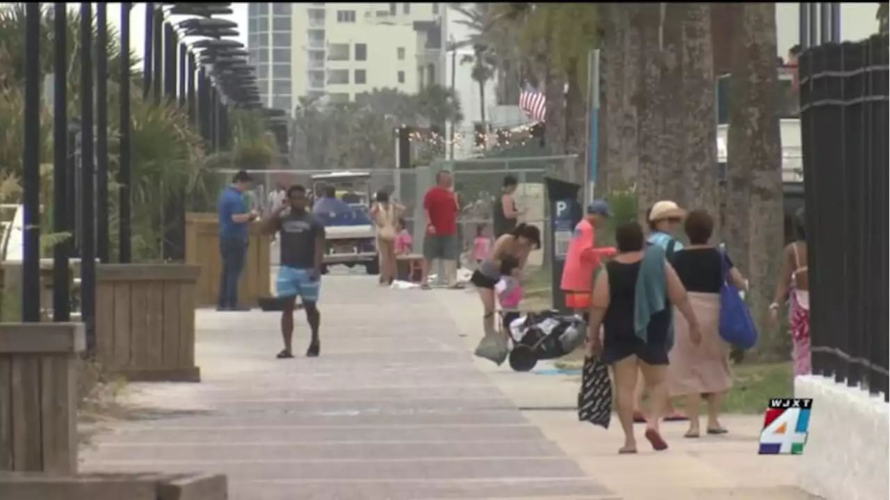 Medical experts warn beachgoers at holiday celebrations: Scorching temperatures, alcohol don’t mix