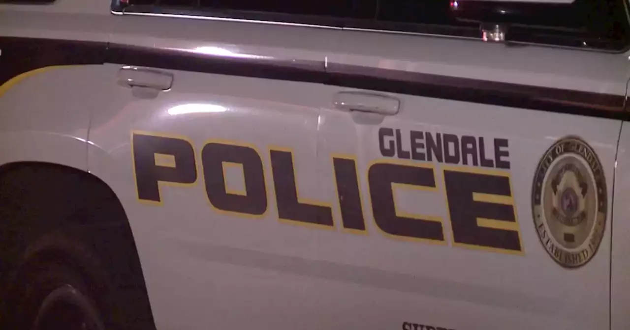 Glendale Pd Man With Rifle Barricaded Inside Apartment Near 63rd Ave