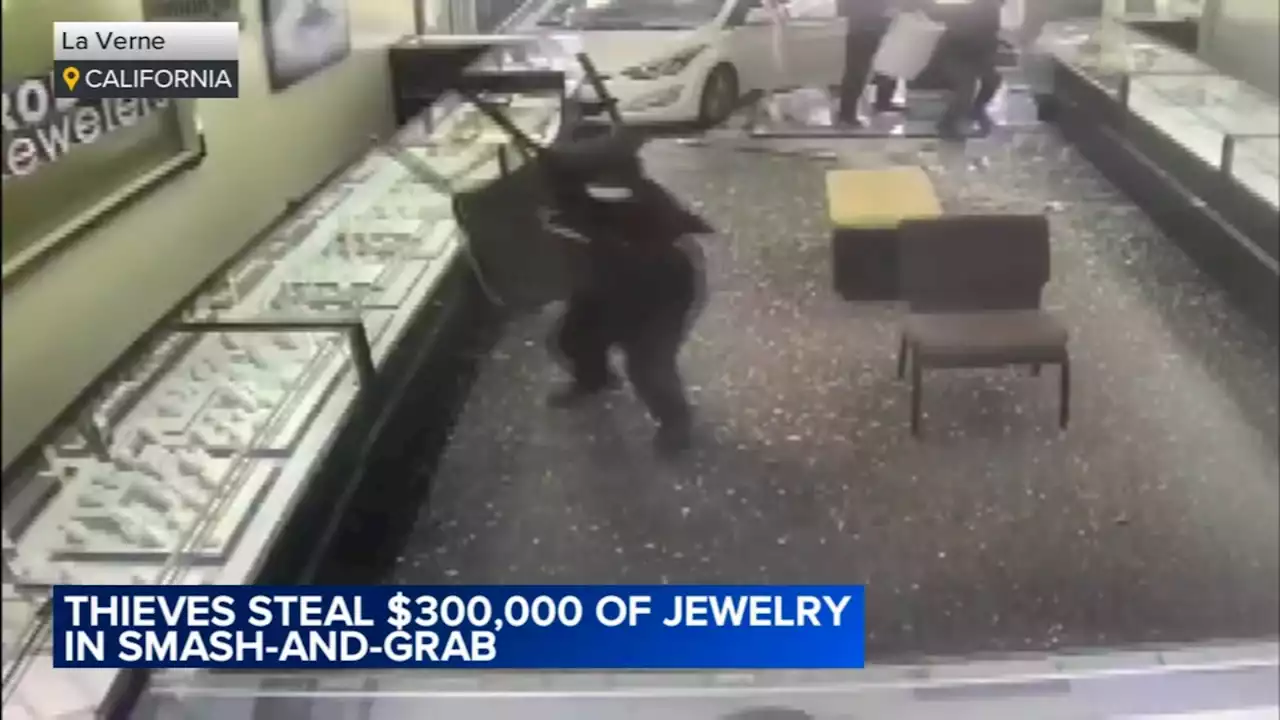 Thieves ram car into California jewelry store, run off with $300,000 worth of merchandise