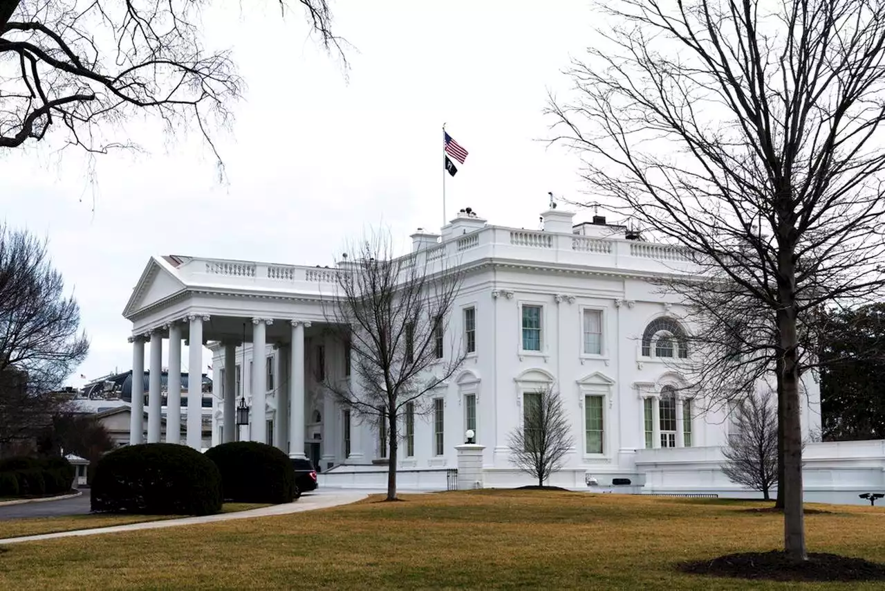 Suspicious powder at White House tested, is cocaine: AP sources