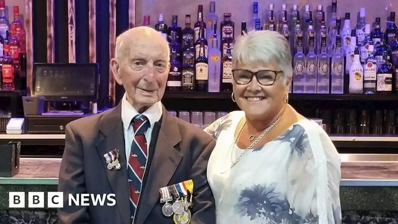 RAF veteran, 95, is first on dancefloor at nightclub