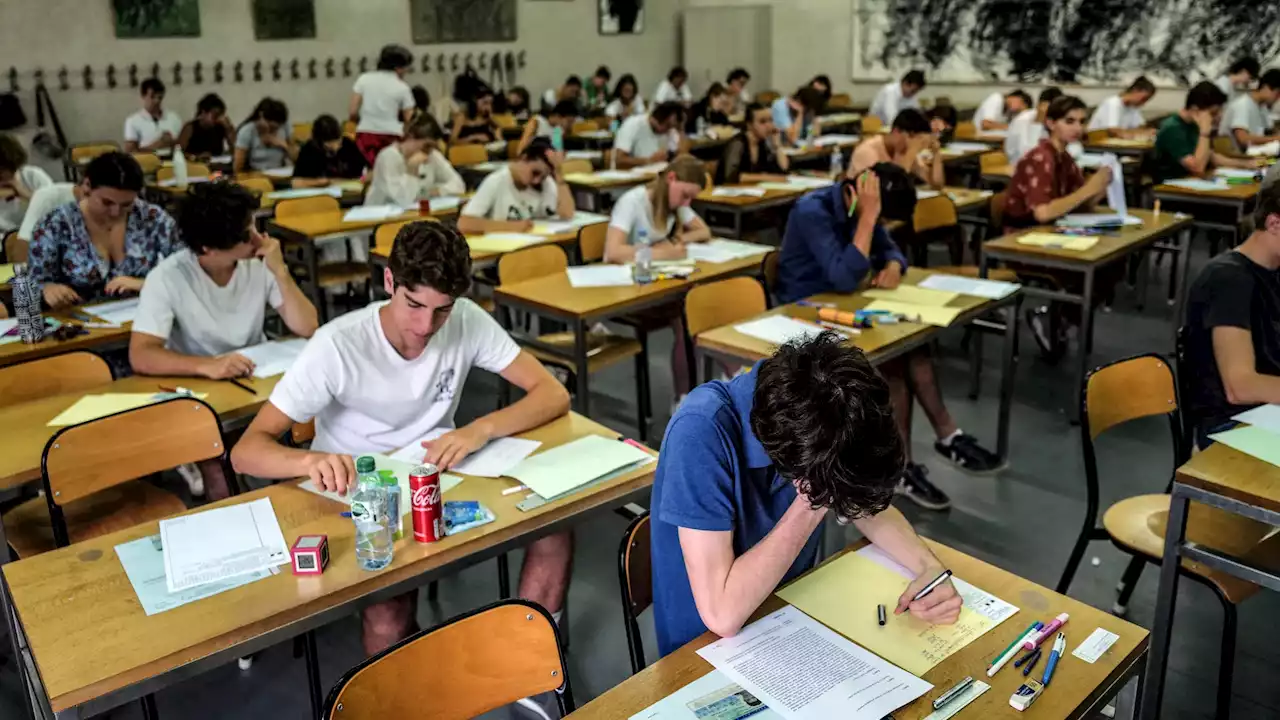 La grand-mère qui passait le bac avec son petit-fils décroche le diplôme avec un 20/20 en philosophie