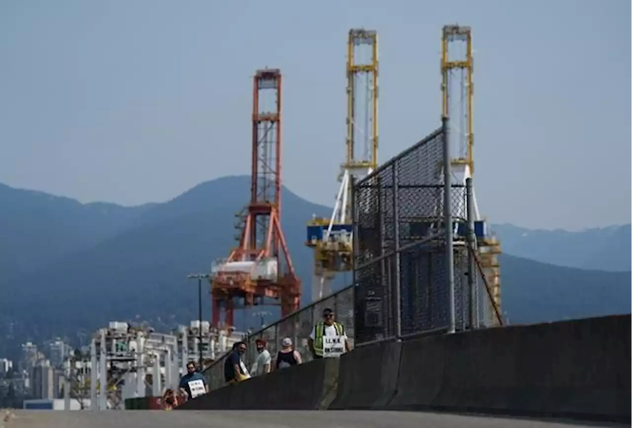 B.C. port strike enters day five, with talks deadlocked over maintenance
