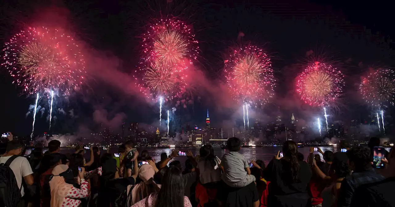 Once again, the Macy's 4th of July Fireworks Show dazzles the masses in New York City