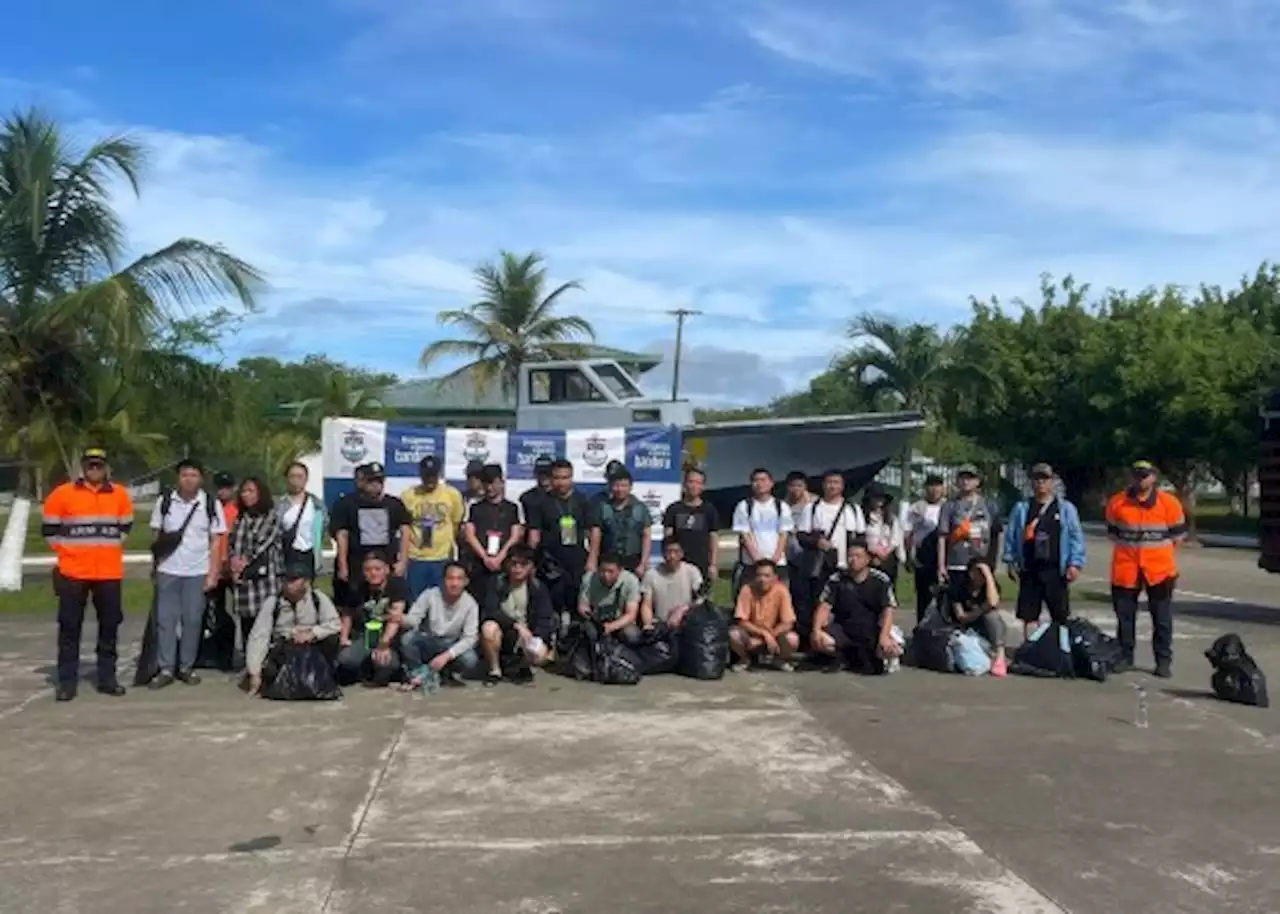 Rescatan a 30 migrantes asiáticos en aguas del golfo de Urabá, cerca a Chocó