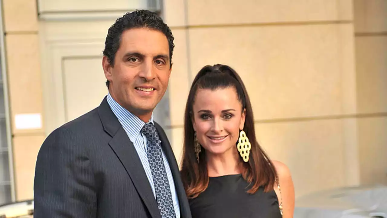 Mauricio Umansky Poses With Kyle Richards in New Pic Amid Separation