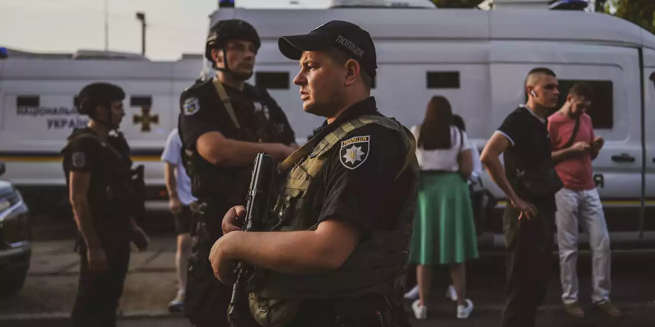 Ukraine : attentat-suicide présumé dans un tribunal de Kiev, deux policiers blessés