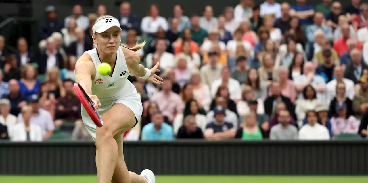 Une météo capricieuse perturbe Wimbledon mais n'empêche pas Alcaraz et Rybakina de l'emporter