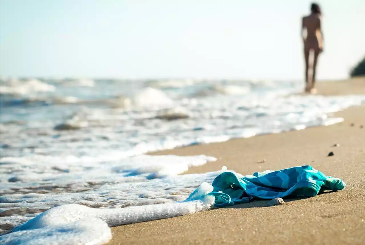 Plages naturistes en France : ces sites où l’on peut bronzer nu, région par région