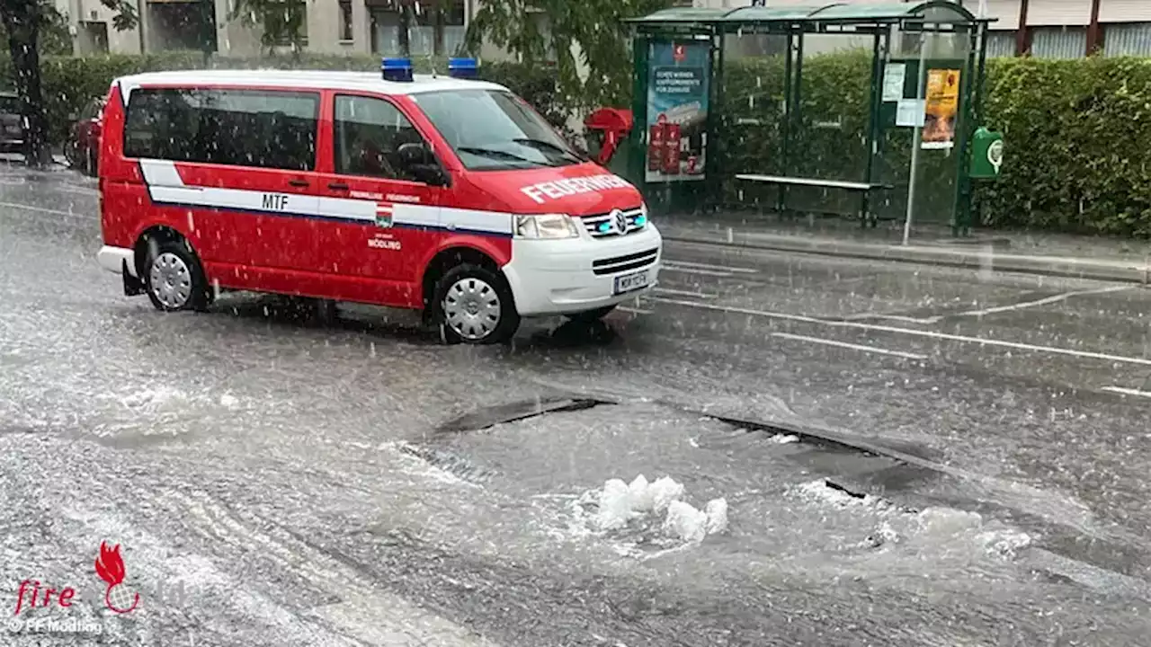 Nö: Zahlreiche Feuerwehreinsätze nach Starkregen in Mödling (5. Juli 2023)