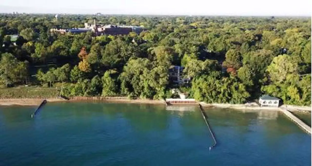 Illinois man drowns in Lake Michigan after rescuing tubing kids in affluent Chicago suburb