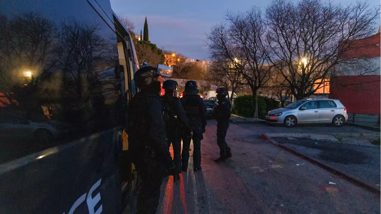 REPORTAGE. Émeutes à Marseille : les proches de Mohammed, touché par un 'probable tir de flash-ball', veulent 'la vérité, savoir comment il est mort'