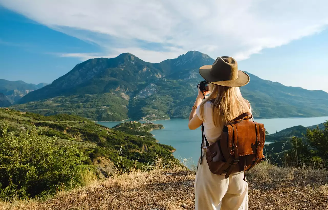 Voici selon un sondage, LA chose qui trahit que vous êtes un touriste quand vous êtes à l’étranger (et agace les autres voyageurs) - Grazia