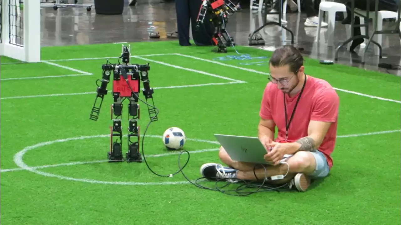 RoboCup-WM: In Bordeaux laufen sich die Roboter warm