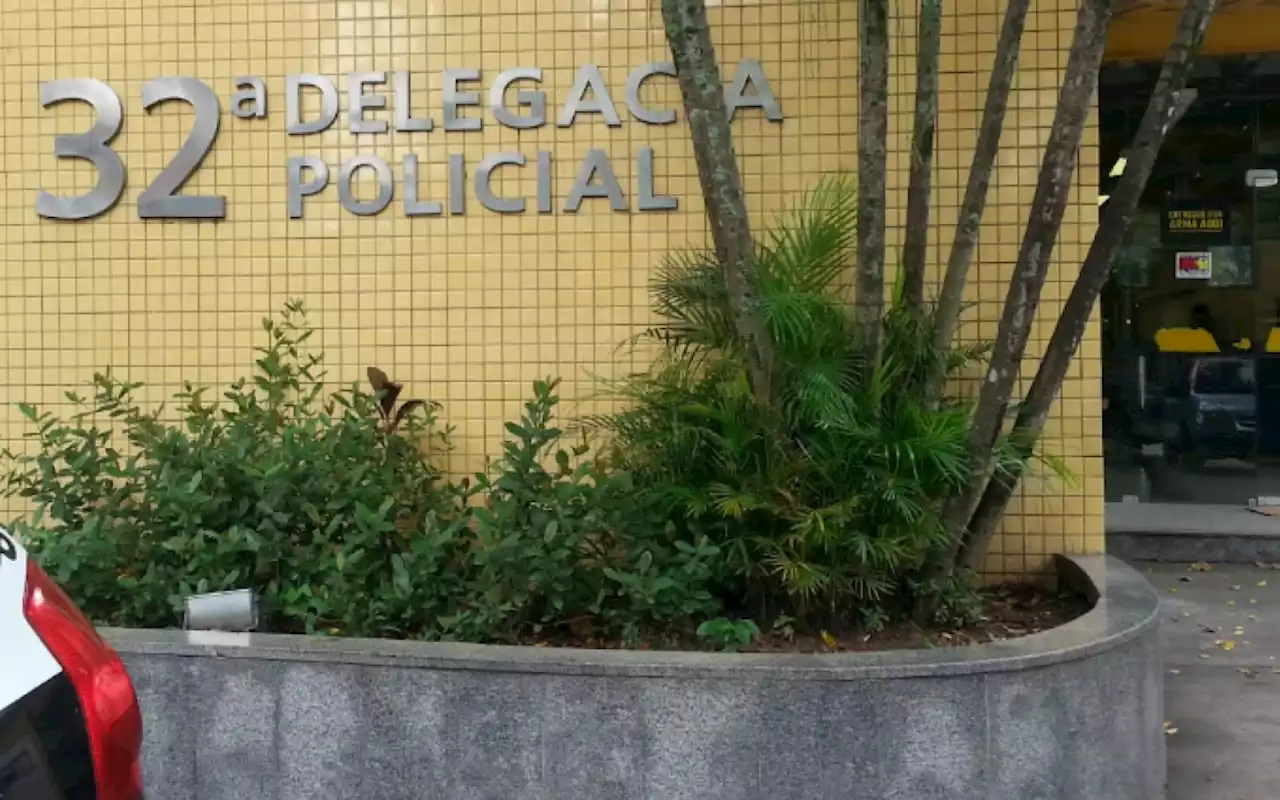 Suspeito foge de delegacia na Zona Oeste após ter algema retirada | Rio de Janeiro | O Dia