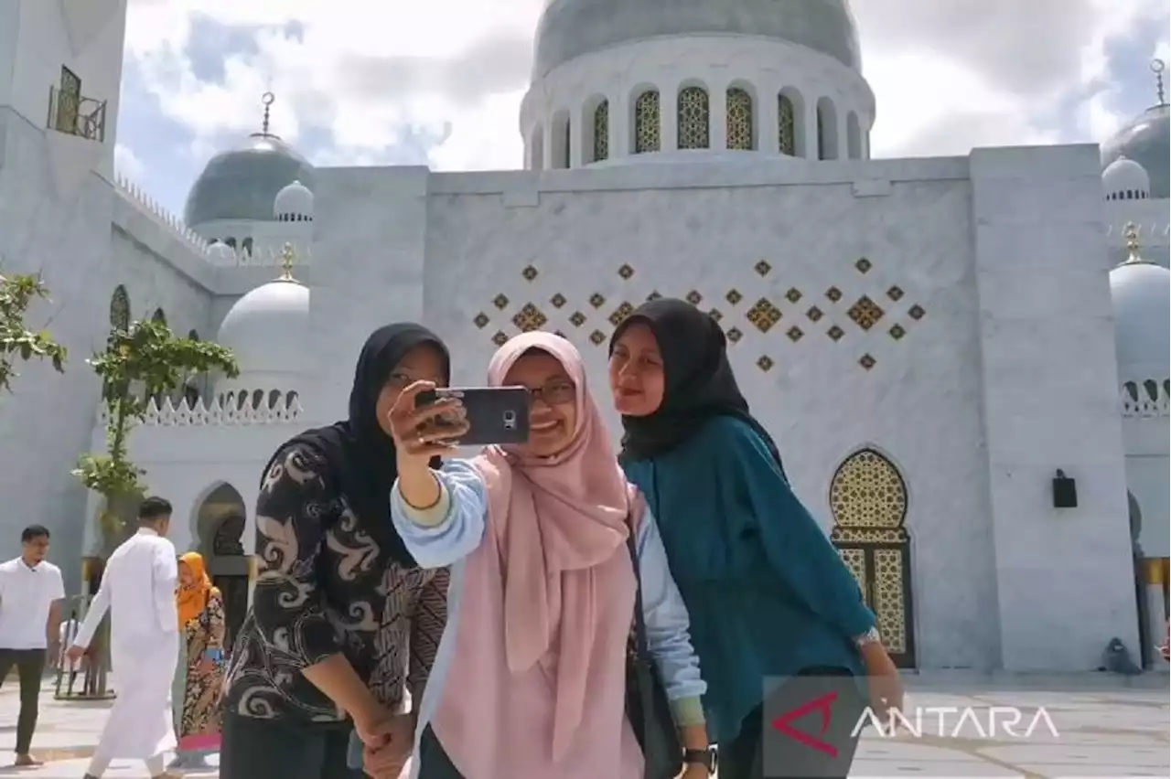 Libur Sekolah, Masjid Sheikh Zayed Solo Jadi Tempat Wisata Favorit