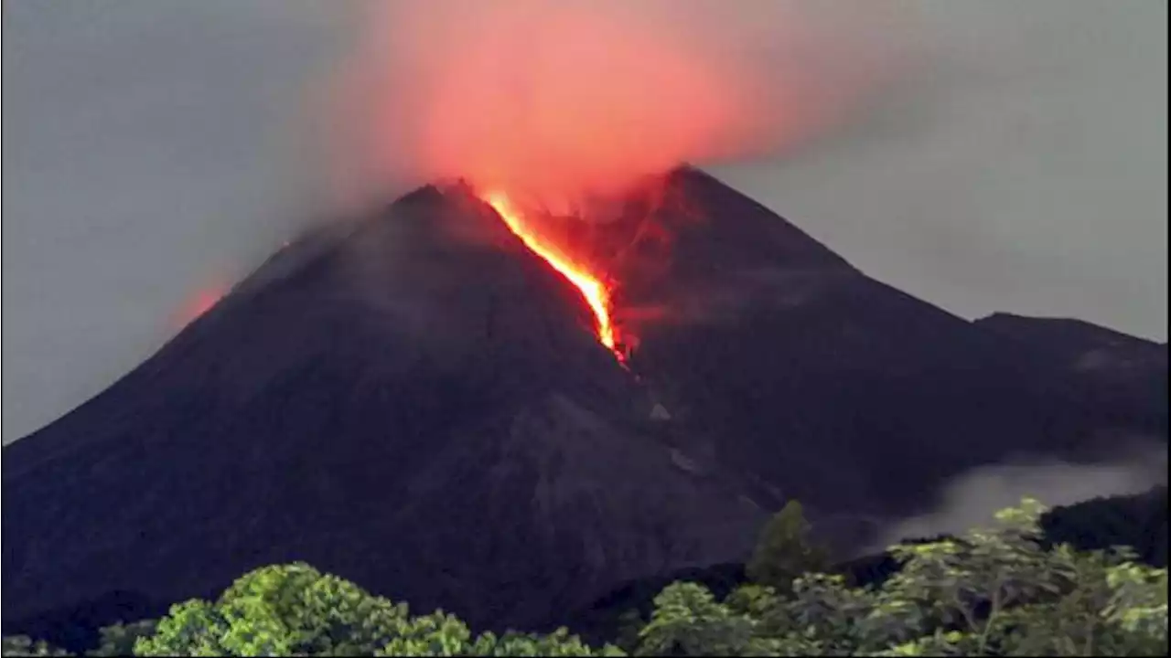 Gunung Merapi Keluarkan 6 Kali Guguran Lava Pijar, Jarak Luncur Maksimal 1,5 Kilometer