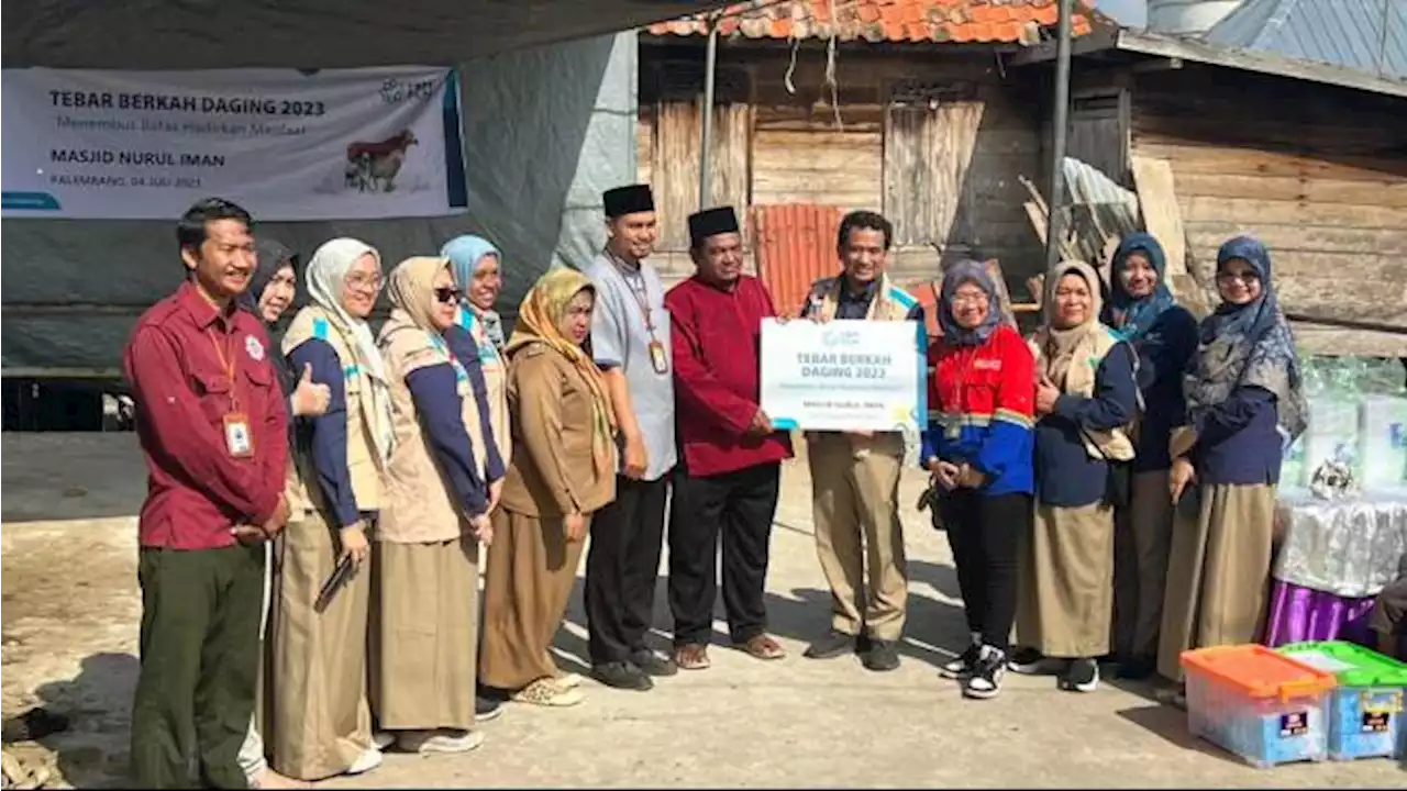 YBM PLN UP3 Palembang Bagikan 280 Paket Daging Dari Tebar Berkah Daging 2023