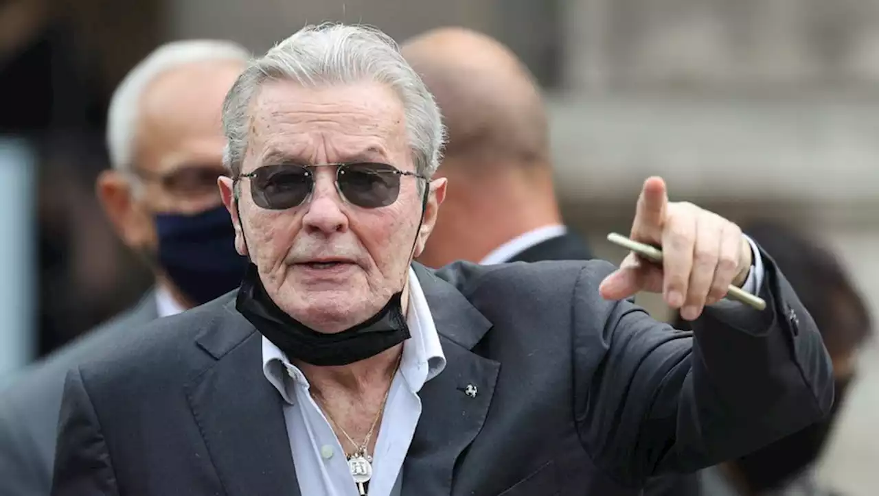 Alain Delon : les enfants de l'acteur portent plainte contre sa dame de compagnie pour 'harcèlement moral'