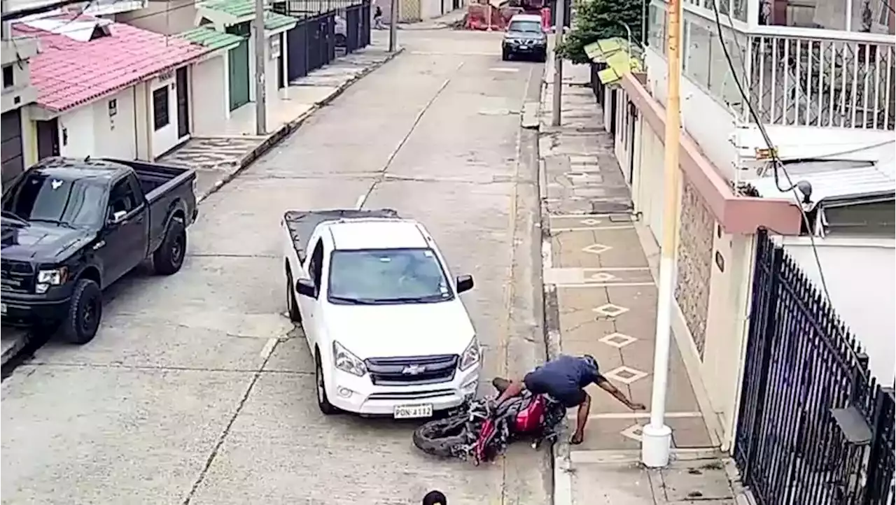 En Ecuador, hombre atropella a delincuente tras robo | VIDEO