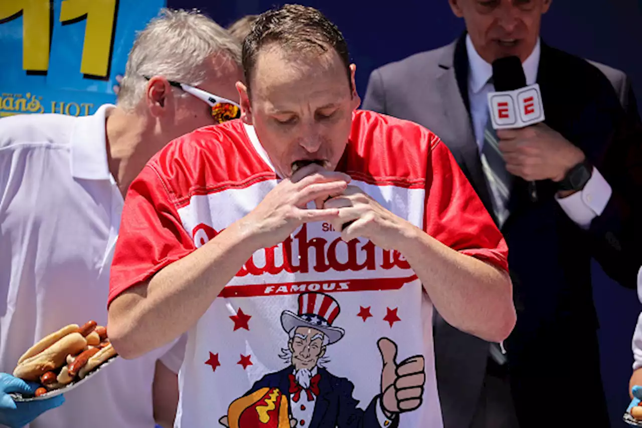 San Jose product Joey ‘Jaws' Chestnut easily wins 16th hot dog eating title