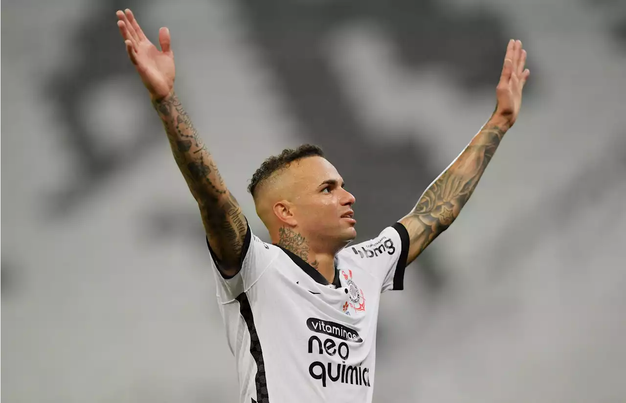 Brazilian midfielder Luan attacked by angry Corinthian fans