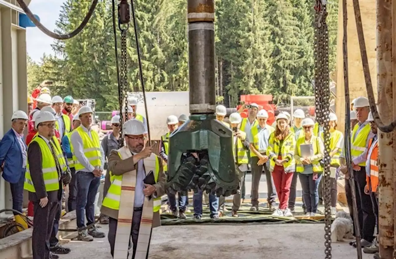 Innovative Geothermie von Eavor - Bohrbeginn mit Meißelweihe im bayerischen Geretsried / Standortunabhängige Geothermie als Perspektive für die Wärmewende