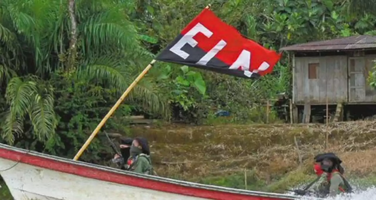 Ponen bandera y grafiti del Eln en vía de Caldas: “Cese al fuego, participar es decidir” - Pulzo