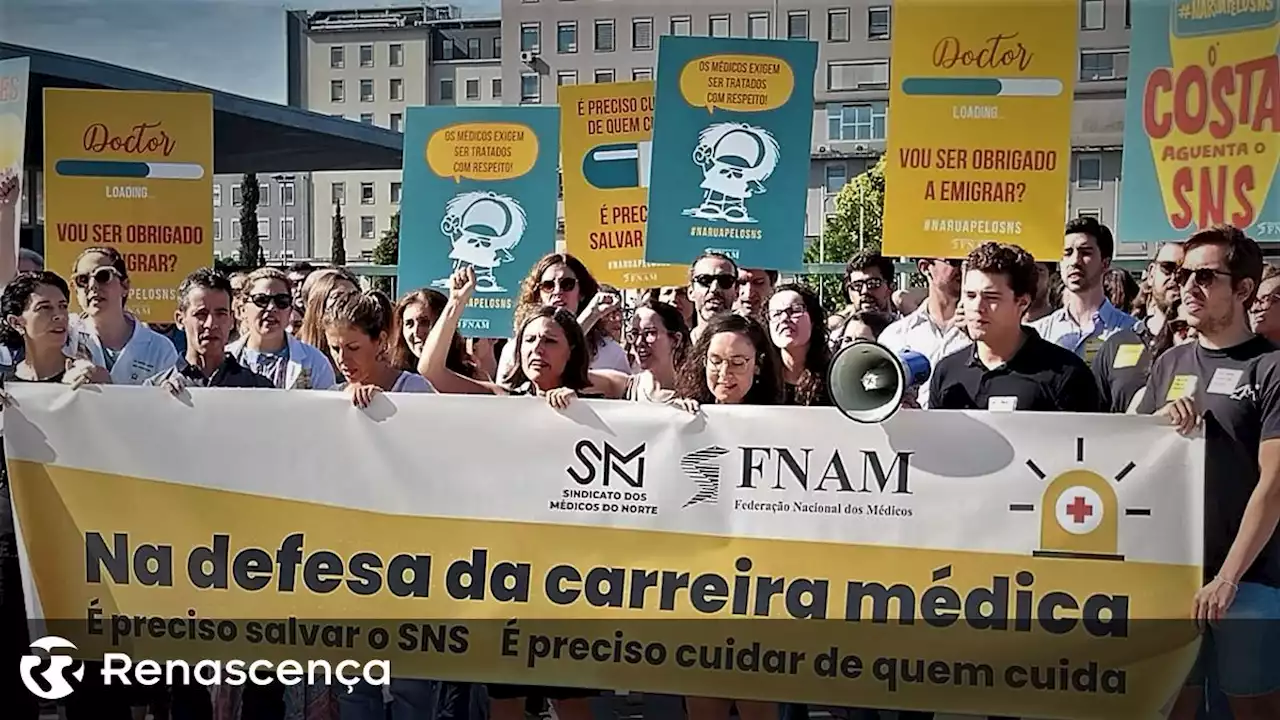 Médicos em protesto junto ao Hospital de São João - Renascença