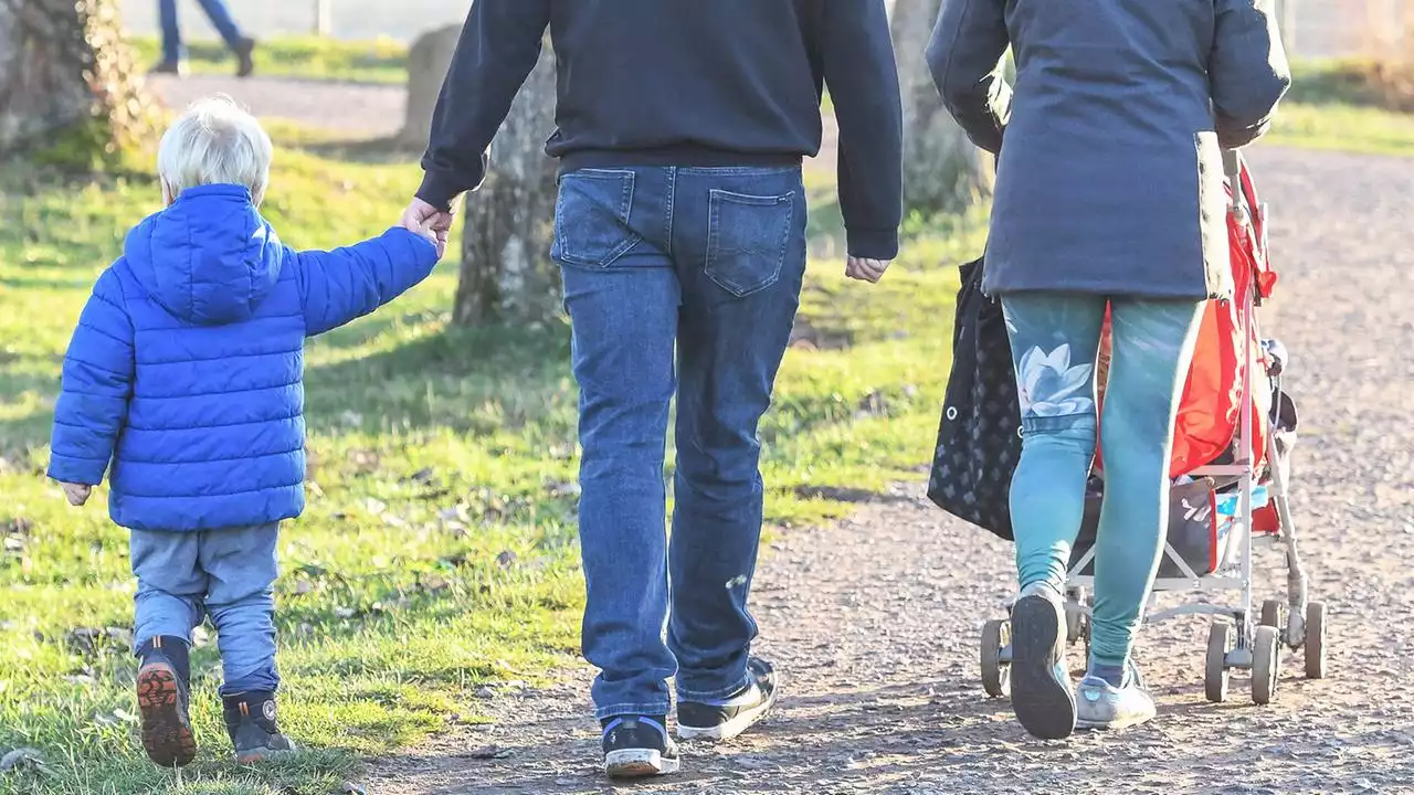 Neue Einkommensgrenze: Wen treffen die Änderungen beim Elterngeld?