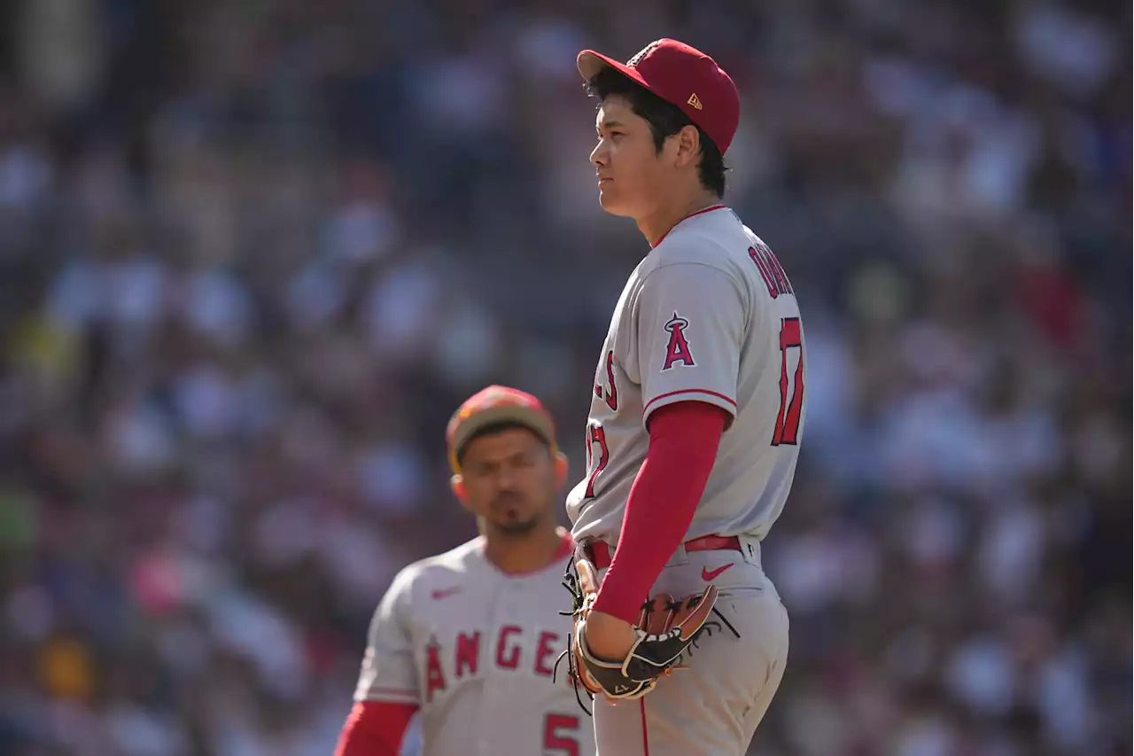 Ohtani leaves game vs. Padres with right finger blister