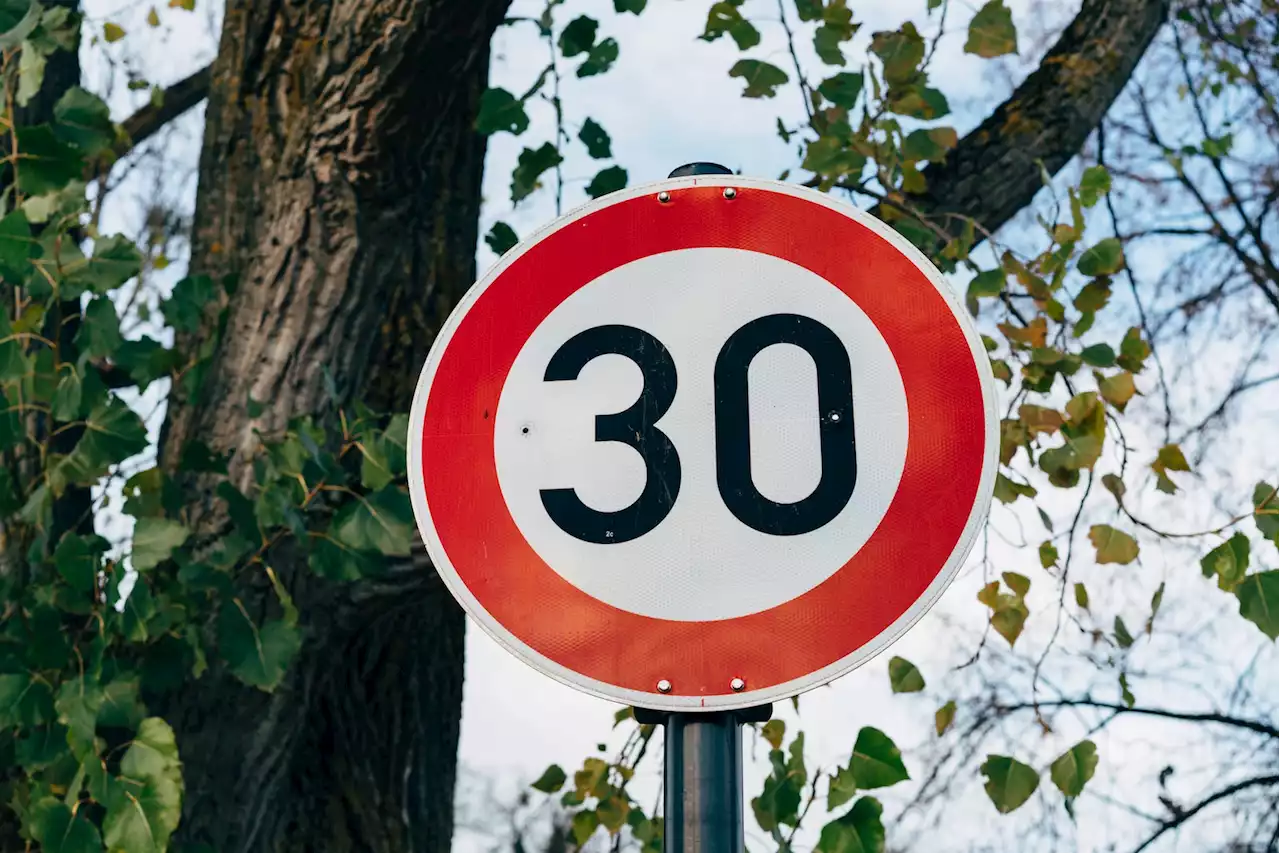 New speed limits and waiting restrictions on Lincolnshire roads