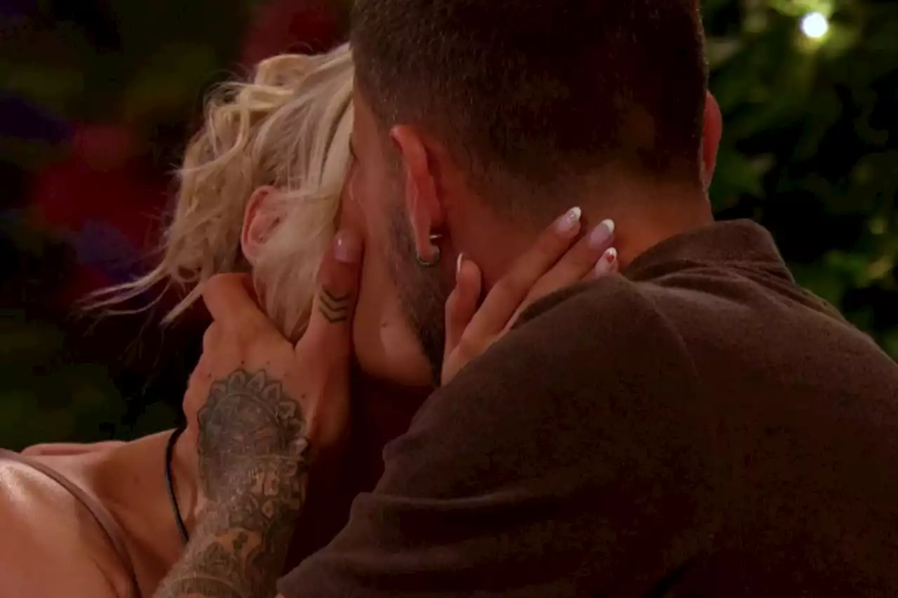 Love Island fans in hysterics as Molly and Zach share a passionate kiss