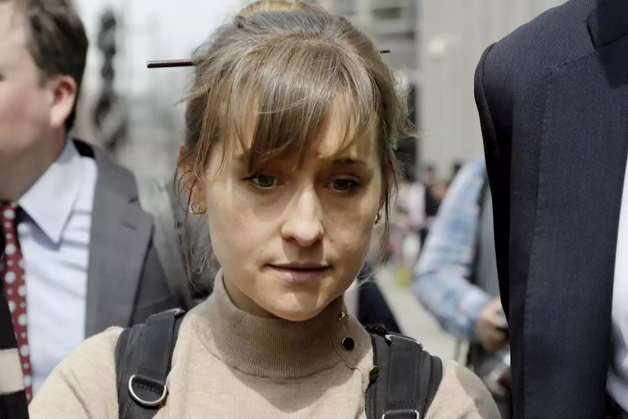 Allison Mack, actriz de Smallville, sale de prisión tras dos años encerrada por su participación en la secta NXIVM | Tomatazos